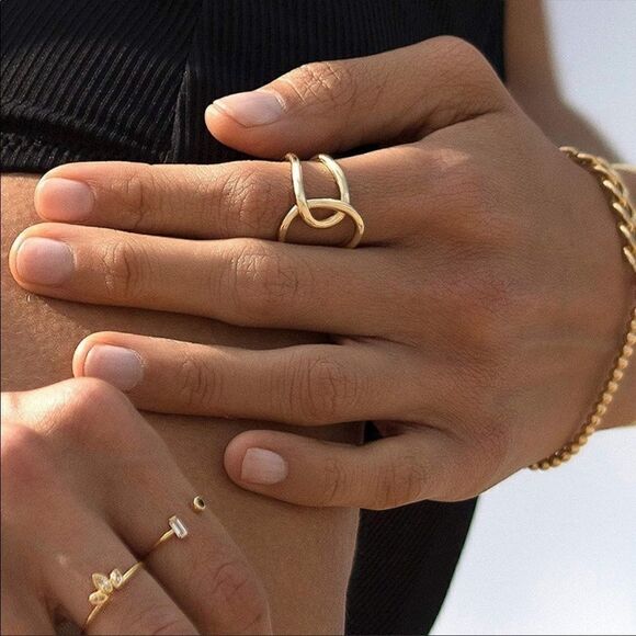 14k Gold Loop Ring - Picture 3 of 3